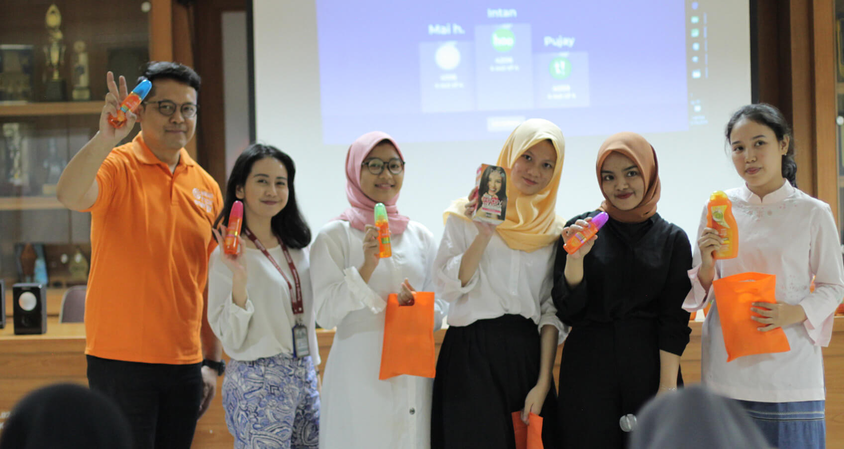 workshop ngelurusin Rambut di SMKN 57 Jakarta workshop ngelurusin Rambut di SMKN 57 Jakarta